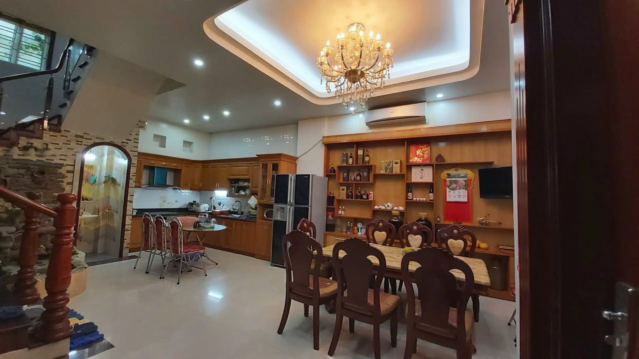 Nhà phố đẹp Nguyễn Văn Cừ Hạ Long 70m² giá 6 tỷ - Chính chủ bán gấp!