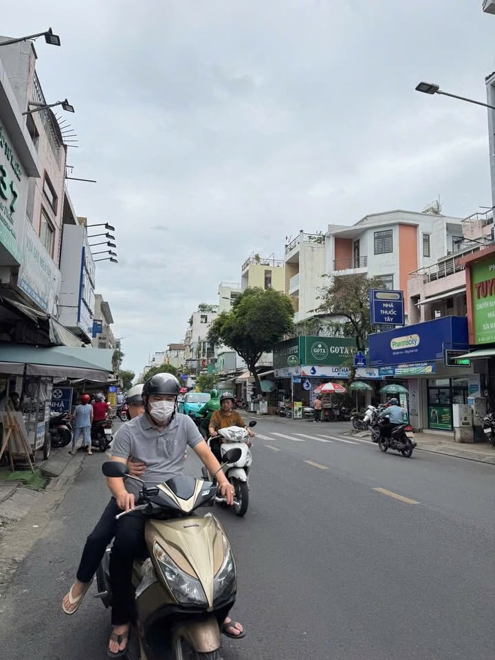 Nhà mặt tiền Nghiêm Toản, Tân Phú 52m² giá 6.3 tỷ - Kinh doanh thuận lợi!