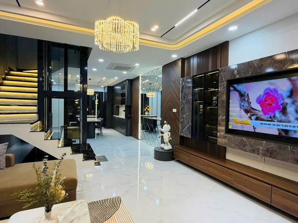 Nhà phố KĐT Thái Hưng Nha Trang 100m² giá 9.8 tỷ - Có thang máy hiện đại!