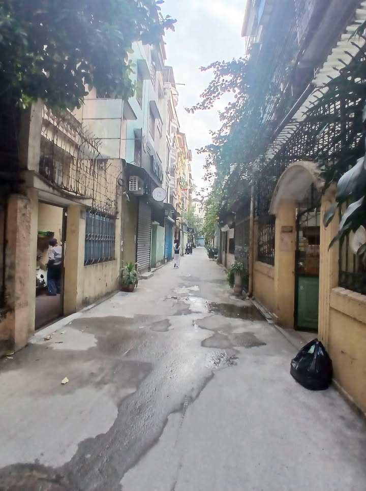 Bán nhà mặt tiền Nguyễn Hoàng 60m² giá 21.5 tỷ - Nhà đẹp, thoáng mát!