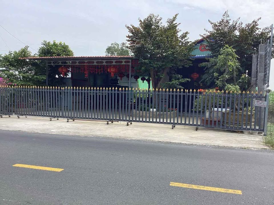 Nhà và đất mặt tiền quận lộ Phụng Hiệp 1072m² - Bán gấp với nội thất cao cấp!