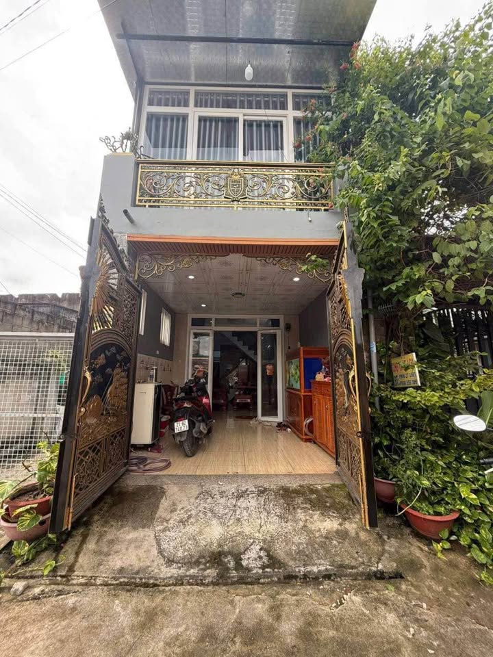 Nhà mặt tiền Trung Đông 6, Hóc Môn 60m² giá 2.49 tỷ - Nhà mới chính chủ, tặng máy lạnh!