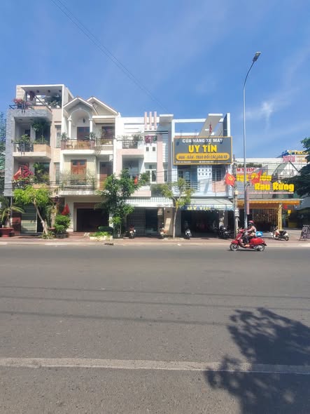 Nhà phố Võ Văn Kiệt, Phú Thủy, 100m² giá 10 tỷ - Kinh doanh sầm uất!