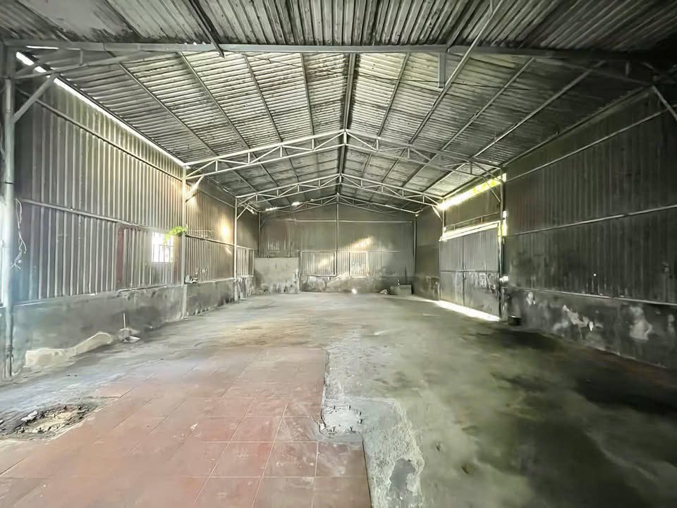 Cho thuê kho 2 mặt tiền Trường An, TP Huế 167m² - Hàng hiếm, giá tốt!