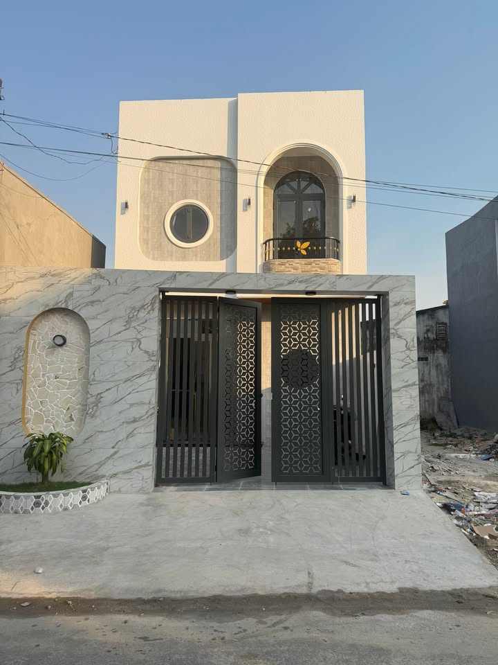 Nhà 1 trệt 1 lầu tại Long Hoa, Hòa Thành 90m² giá 1.99 tỷ - Đầy đủ tiện ích sống!