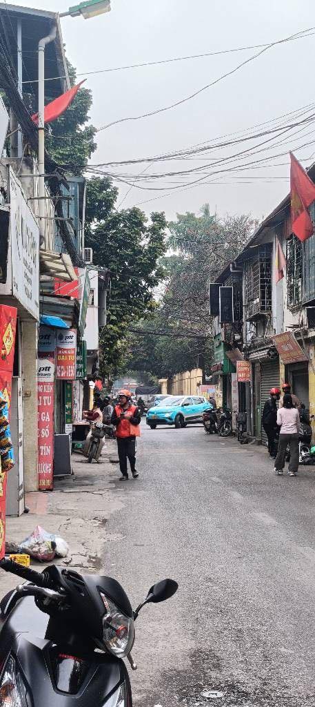 Bán nhà 3 tầng Thanh Trì 79m² giá 13.5 tỷ - Tiện ích đầy đủ, sẵn sàng ở ngay!