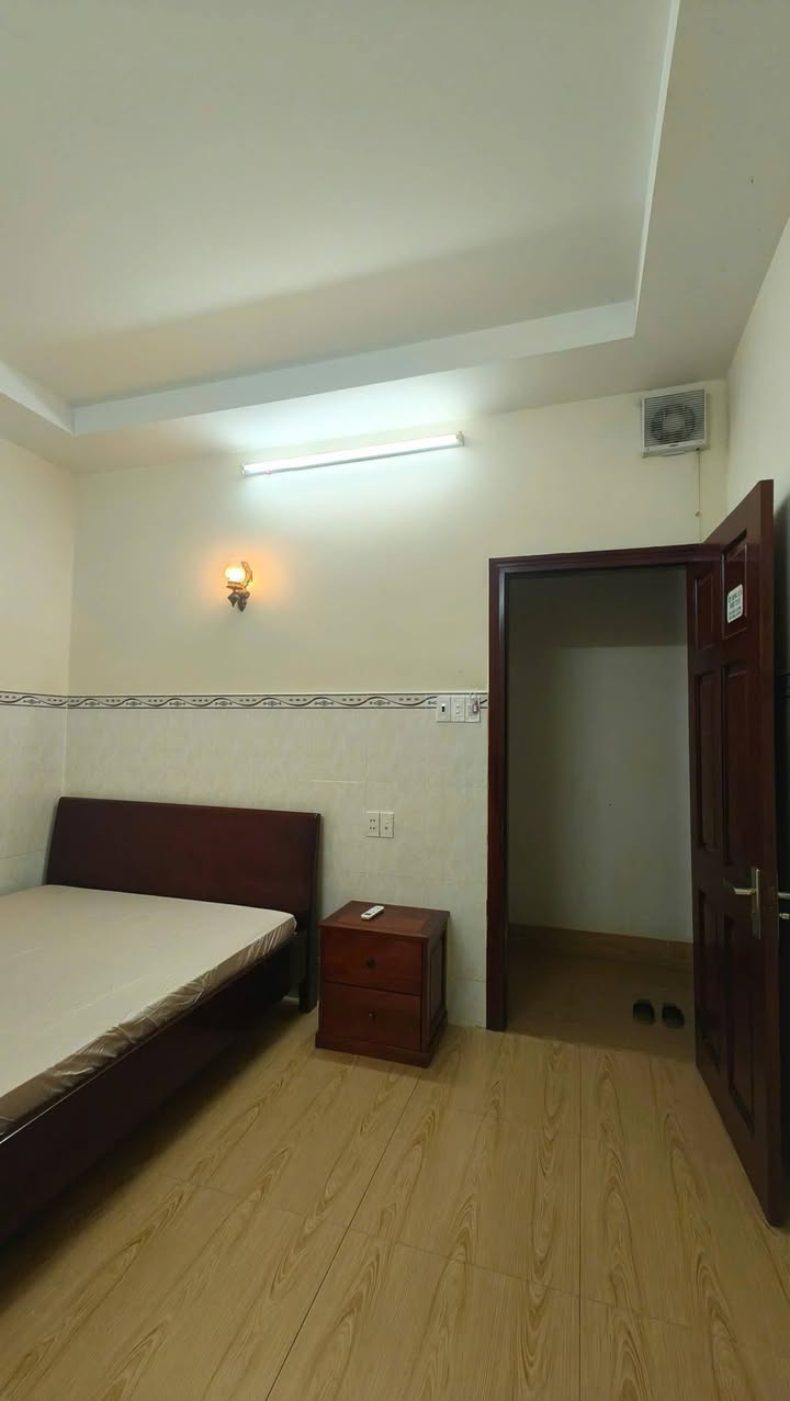 Phòng cho thuê 121 Đường 3/2, 1 giường, giá 2.2 triệu - Nội thất đầy đủ!