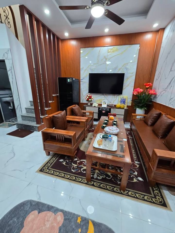 Nhà Vĩnh Quỳnh 30m² giá 3.9 tỷ - Ô tô đỗ cửa, Full nội thất!