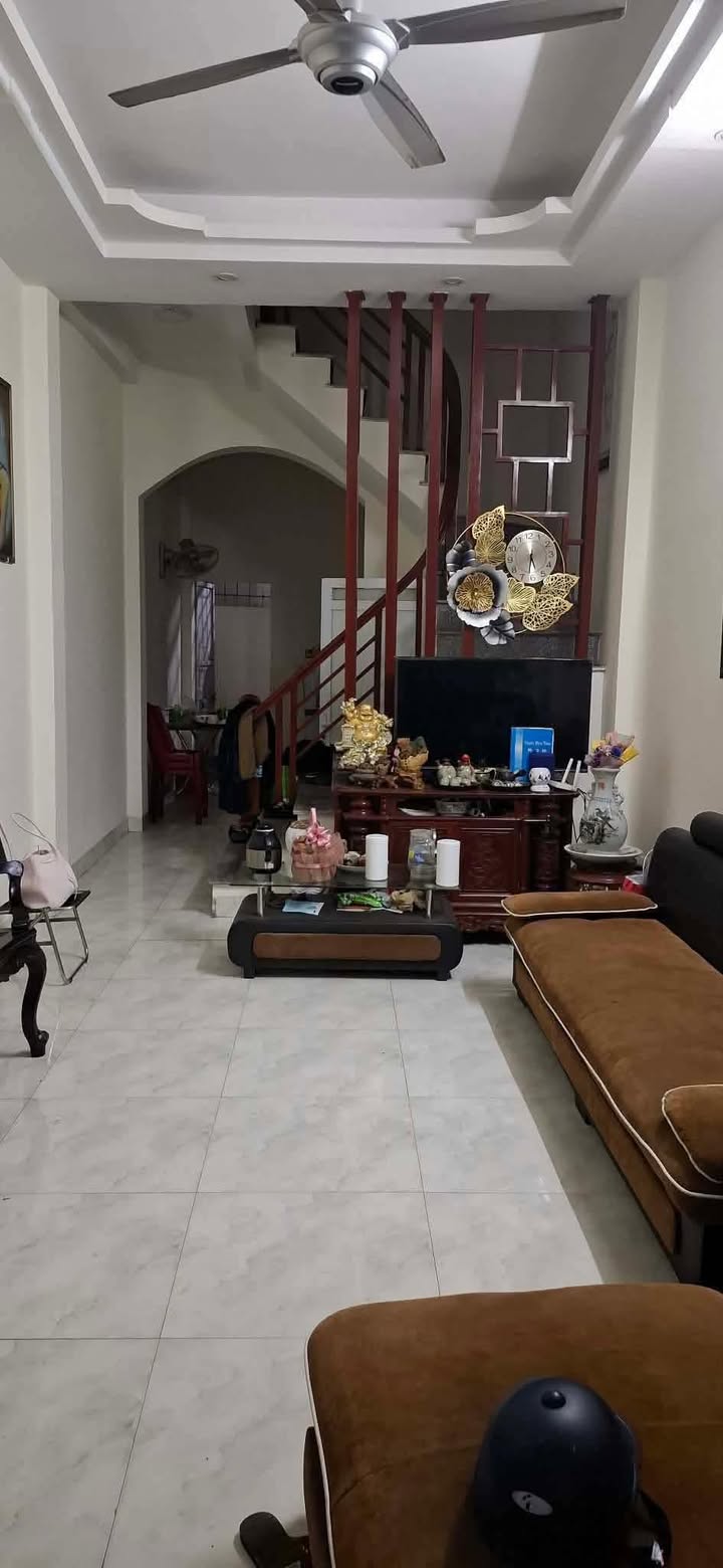 Nhà 3 tầng đường Nguyễn Trãi, 50m² giá 2.05 tỷ - Gần hồ Vị Xuyên!