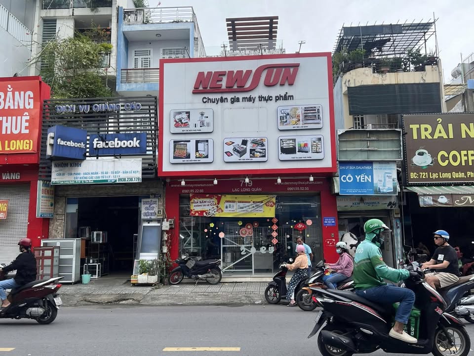 Nhà mặt tiền Lạc Long Quân, Quận Tân Bình, 120m² - Kinh doanh sầm uất!