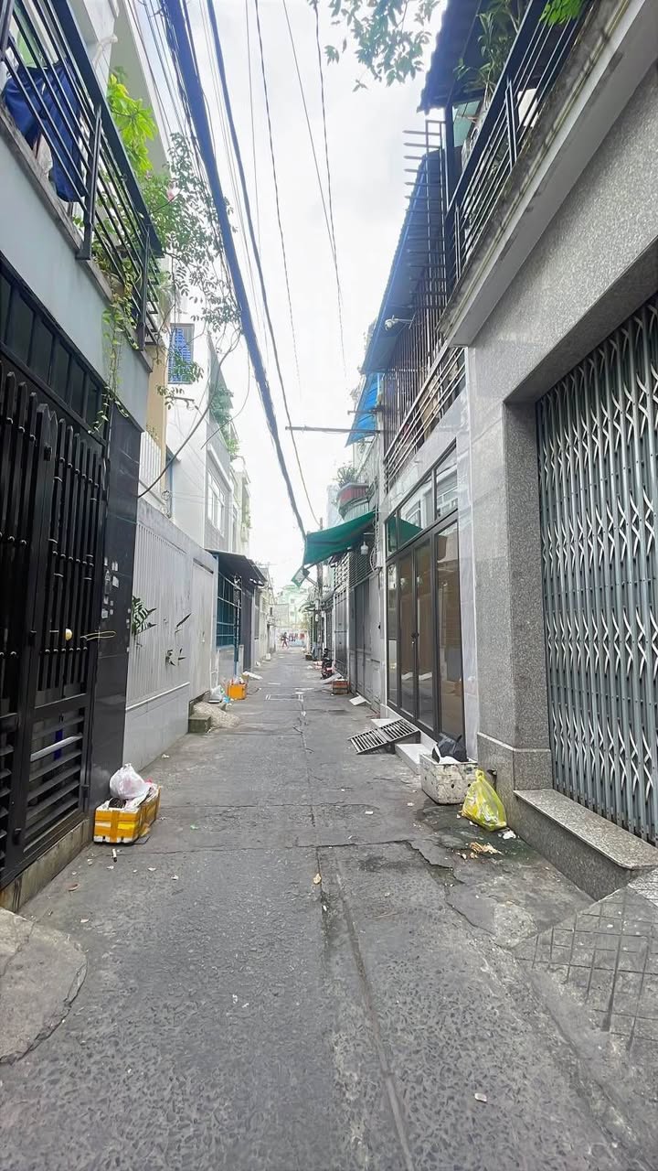 Nhà 2 Tầng Huỳnh Thiện Lộc, 46m², giá 5.6 tỷ - Hẻm thông, vị trí đắc địa!