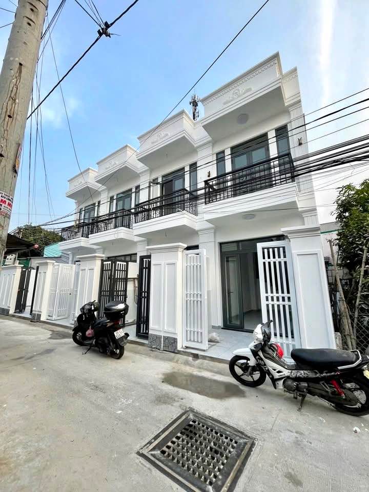 Nhà phố Long Hậu 90m² giá 1.75 tỷ - Mới đẹp, sẵn sàng vào ở!