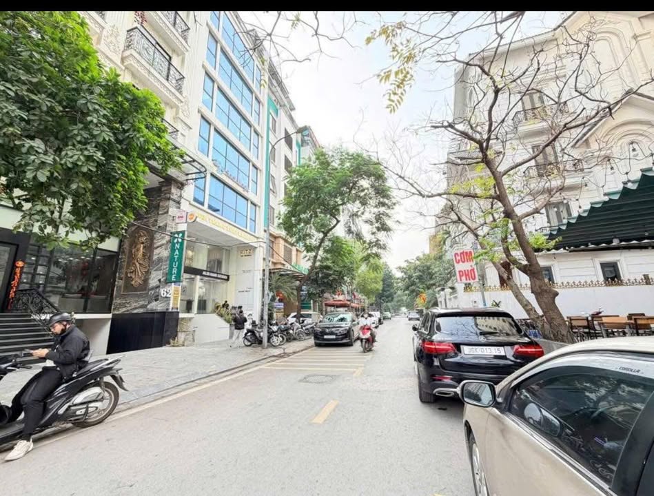 FrontHouse Phương Mai 63m² giá 39 tỷ - Đẹp mê lòng, view hồ trực diện!
