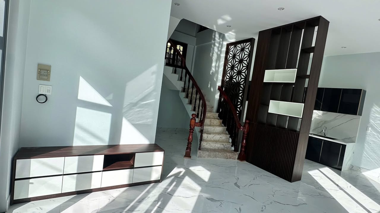 Nhà phố huyện Bình Sơn 133.5m² giá 3 tỷ - Đầy đủ tiện nghi ngay trung tâm!