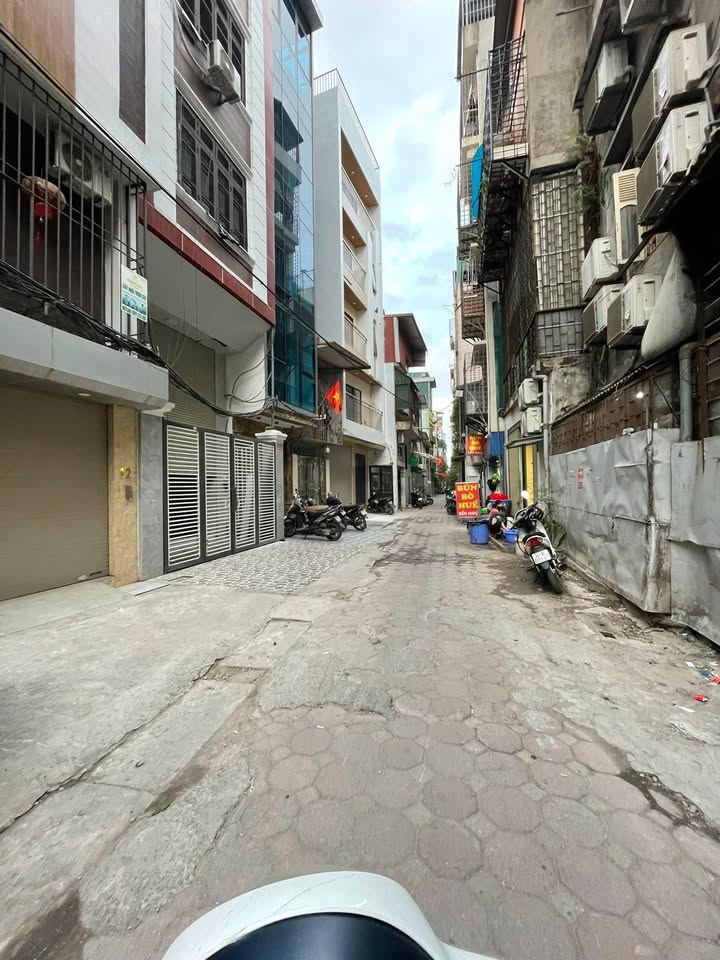 Nhà riêng Bạch Mai 40m² giá 9 tỷ - Ô tô đỗ cửa, vị trí trung tâm!