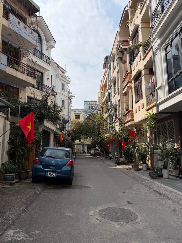 Nhà liền kề KĐT Văn Quán Hà Đông 83.6m² giá 22.5 tỷ - Chính chủ, gần trường học!