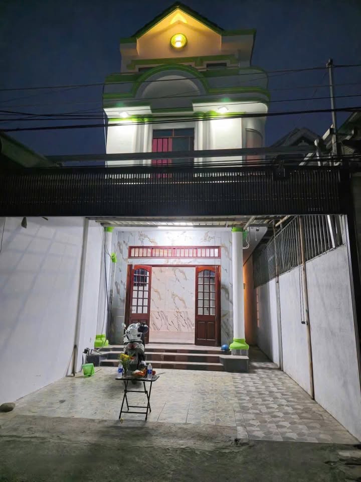 Nhà nguyên căn tại Đường Đoàn Thị Kia, Dĩ An 100m² giá 8 triệu - Sẵn sàng cho thuê!