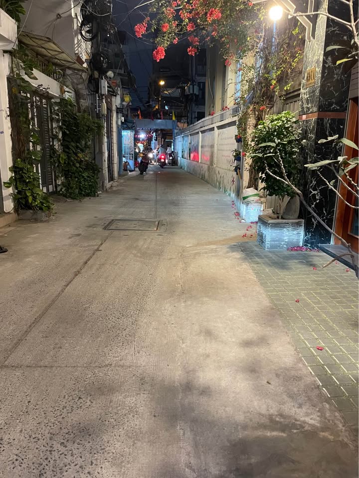 Nhà riêng đường Nguyễn Trọng Tuyển, 50m² giá thỏa thuận - Sổ đỏ chính chủ!