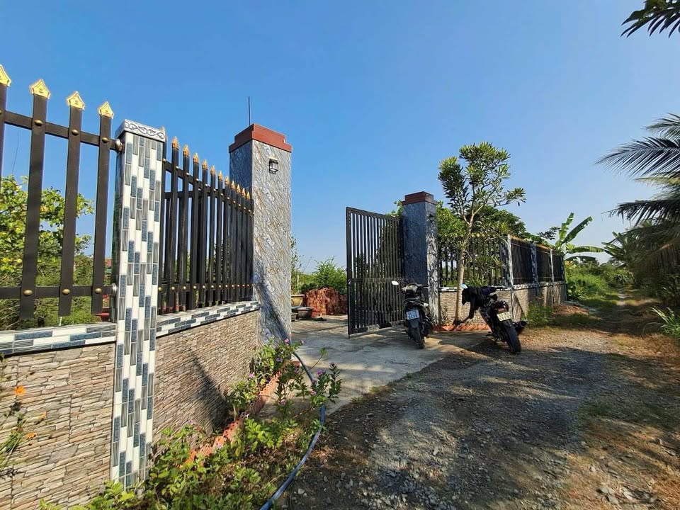 Nhà vườn Cầu Bà Lý, Trung Lợi, 1400m² giá 1.7 tỷ - Không gian sống lý tưởng!