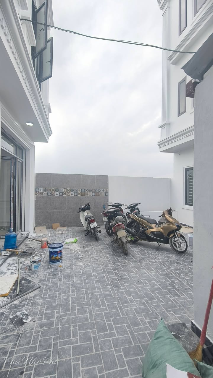 Nhà 3 tầng mới xây 50m² Đường Bùi Tự Nhiên - Chỉ 2,8 tỷ!