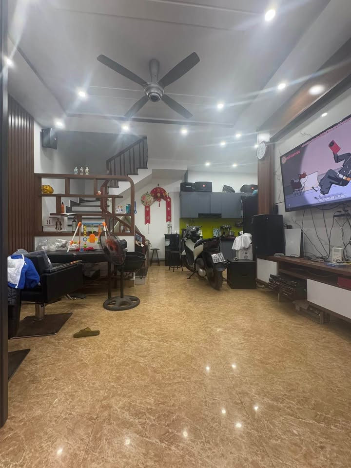 Nhà phố Trần Nguyên Hãn, 43.5m² giá 3.6 tỷ - Ô tô đỗ cửa ngay