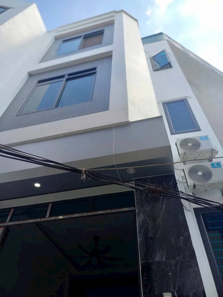 Nhà 3 Tầng Ngõ Phố Hải Tân 43m² giá 2.45 tỷ - Thiết kế hiện đại, sẵn sàng vào ở!