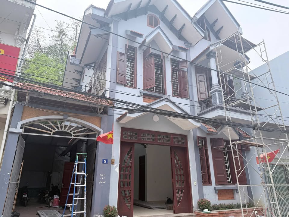 Biệt thự 3 tầng Lạng Sơn 137m² giá 5.8 tỷ - Vị trí trung tâm, tiện nghi đầy đủ!