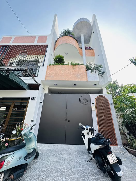 Nhà 3 tầng mặt tiền đường Lê Thiệt, Liên Chiểu, Đà Nẵng - Gần biển chỉ 8.95 tỷ!