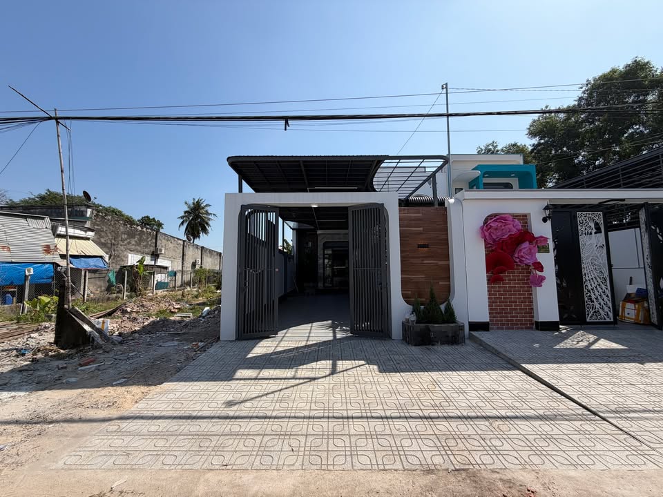 Nhà lầu lửng Long Hải 142m² giá 1.89 tỷ - Thiết kế hiện đại, sân rộng thoáng!