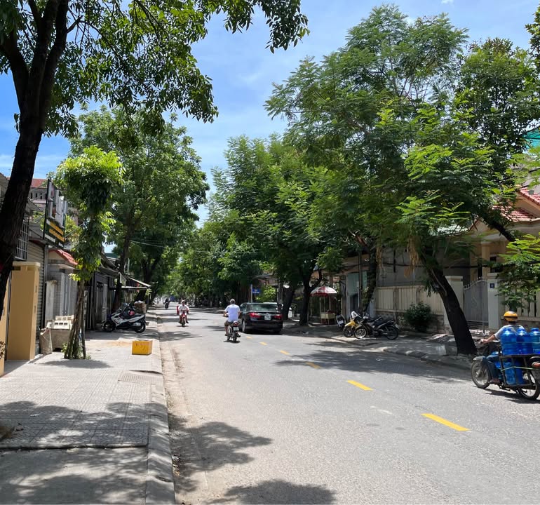 Nhà mặt tiền Thái Phiên Huế 200m² giá 8 tỷ - Kinh doanh sầm uất!