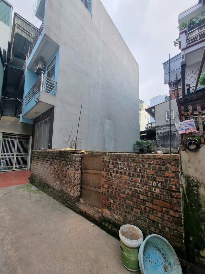 Đất nền Việt Hưng 68m² giá 10.8 tỷ - Vị trí trung tâm, tiện ích đầy đủ!