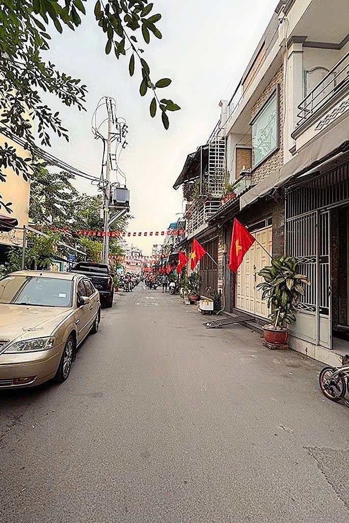 Nhà 2 tầng đường Huỳnh Văn Nghệ, P.15, Quận Tân Bình, 32m² giá 4.4 tỷ - Khu dân trí cao, tiện nghi đầy đủ!