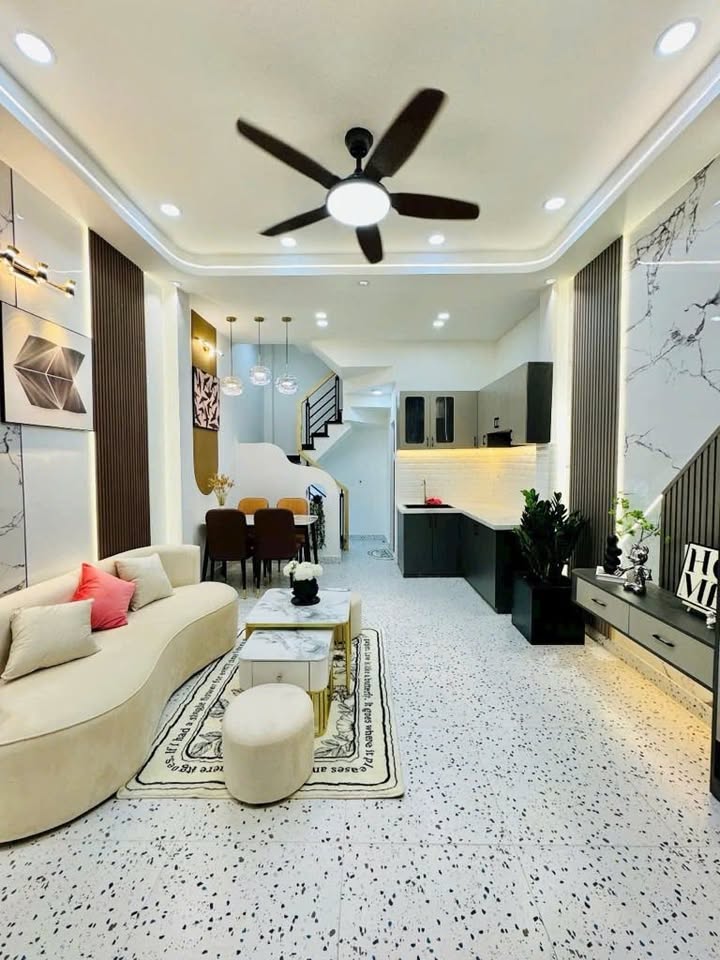 Nhà phố 3 tầng Đinh Tiên Hoàng 32m² giá 4.99 tỷ - Vị trí đỉnh cao, sẵn sàng vào ở!