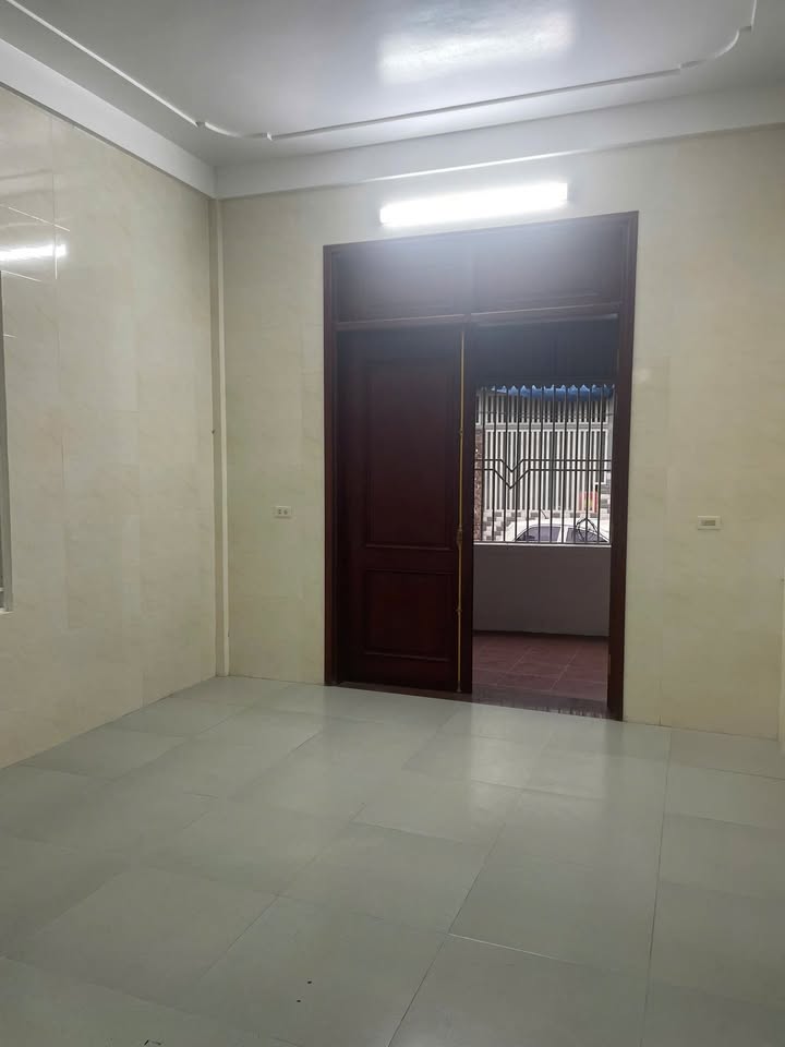 Nhà 2 tầng Hưng Phúc, Vinh 100m² giá 6 tỷ - Vị trí đắc địa, ô tô tránh nhau!
