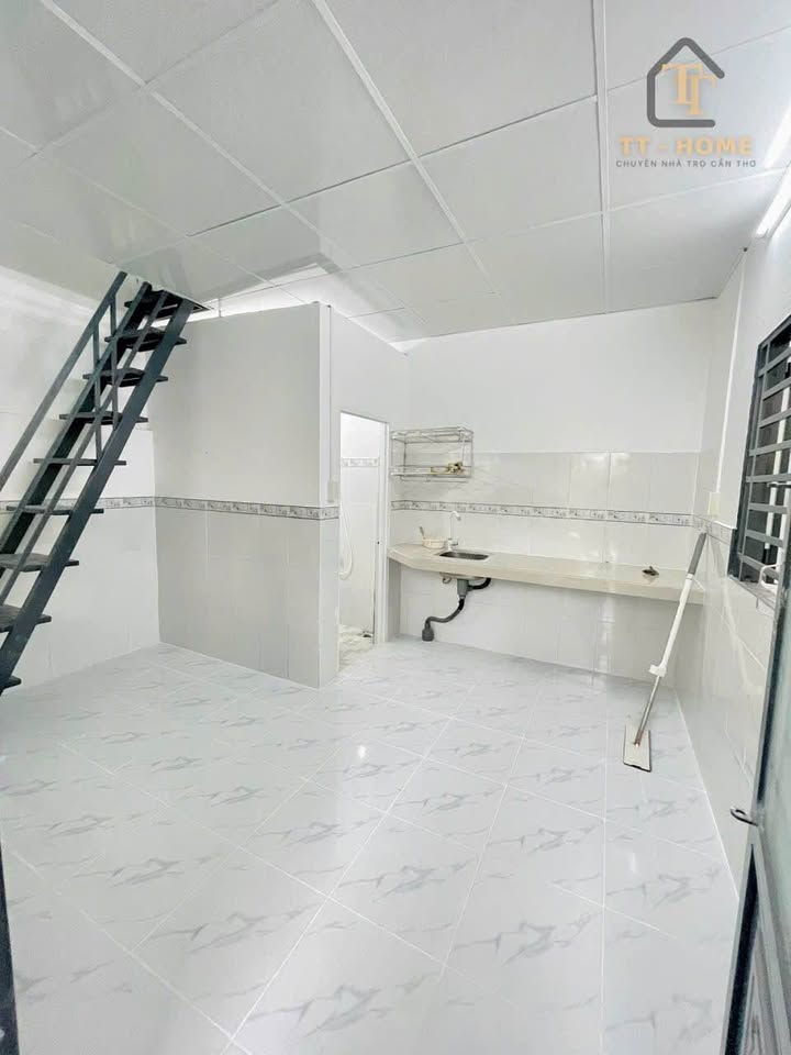 Phòng trọ đường Nguyễn Văn Cừ Nối Dài 28m² giá chỉ 2.3 triệu - Gần bệnh viện Phương Châu!