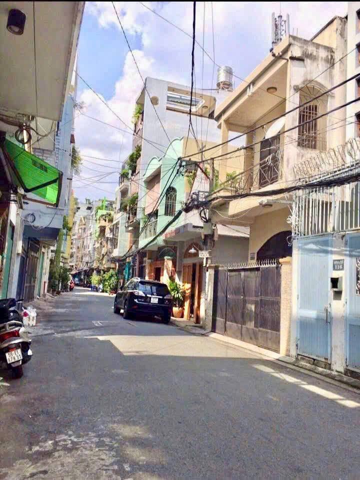 Bán Nhà 23 Phòng CHDV Quận Phú Nhuận 120m² - Đầu Tư Sinh Lời 4,3%/Năm!