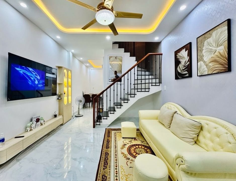 Nhà mới 3 tầng 3PN Nguyễn Văn Đậu 31m² giá 5.6 tỷ - Sẵn sàng vào ở ngay!