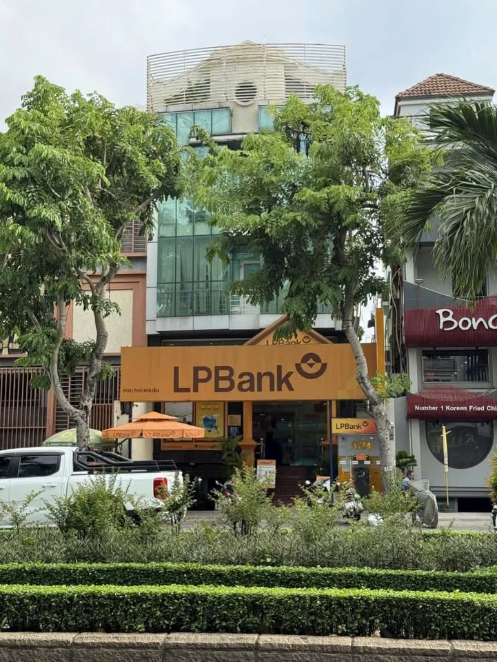 Bán FrontHouse mặt tiền Phan Xích Long, Quận Phú Nhuận - 128m², Giá 95 tỷ thương lượng!