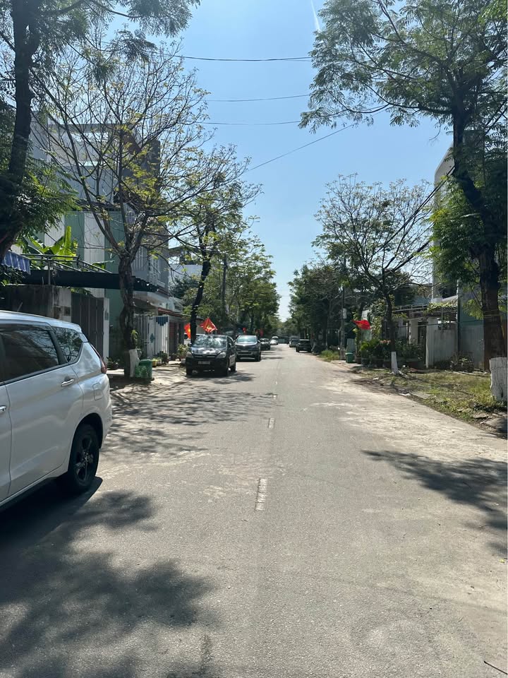 Dãy trọ 5 phòng Đường Ngô Thế Lân, 114m² - Vị trí siêu đỉnh, đầy đủ tiện ích!