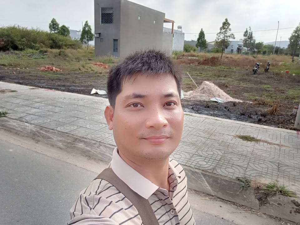 Bán gấp FrontHouse mặt tiền đường Hồ Tri Tân, Phú Mỹ, 105m² giá 2,4 tỷ - Sổ hồng chính chủ!