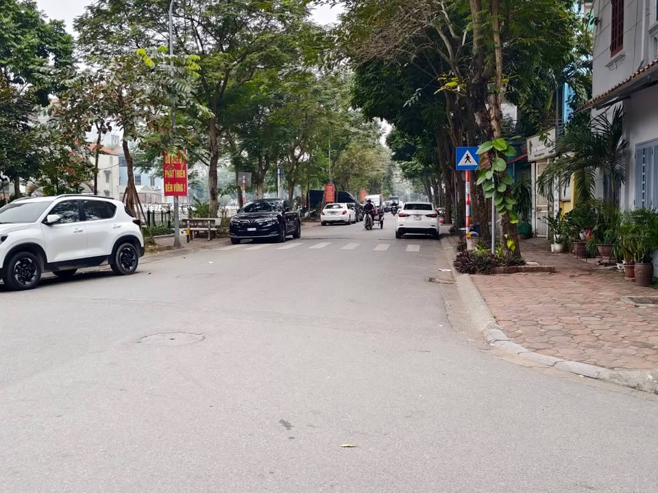 Nhà riêng Phường Việt Hưng, Quận Long Biên 56m² giá 5.7 tỷ - Chính chủ bán gấp!