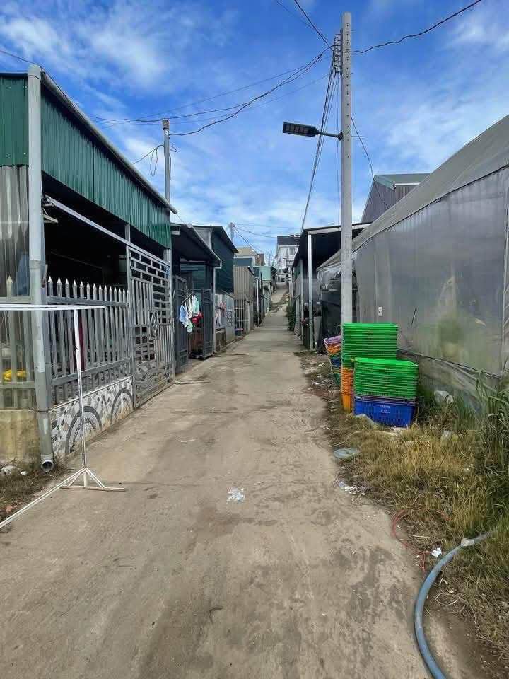 Đất nền Đà Lạt 80m² giá 1.85 tỷ - Sổ đỏ chính chủ, thích hợp xây 2 căn nhà!