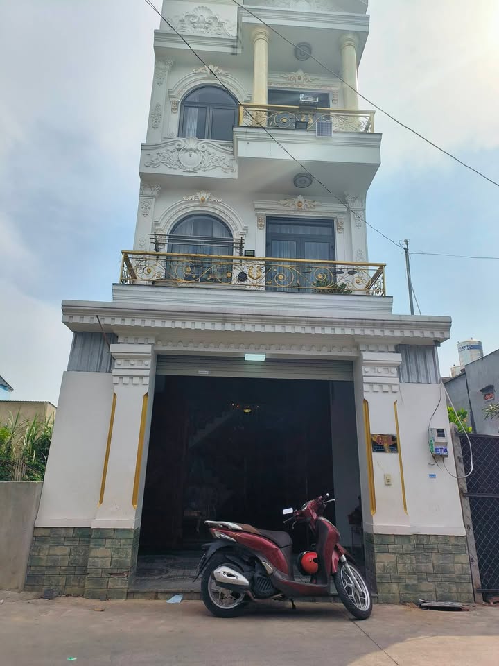 Nhà riêng xã Xuân Thới Đông 88m² giá 6 tỷ - Chủ bán chính chủ, nội thất đầy đủ!