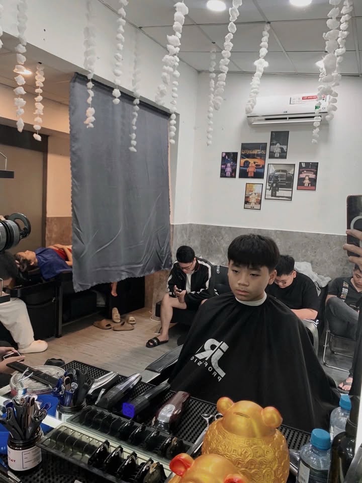 Tiệm tóc nam cho thuê tại Tân Chánh Hiệp, Q12 - Giá chỉ 30 triệu