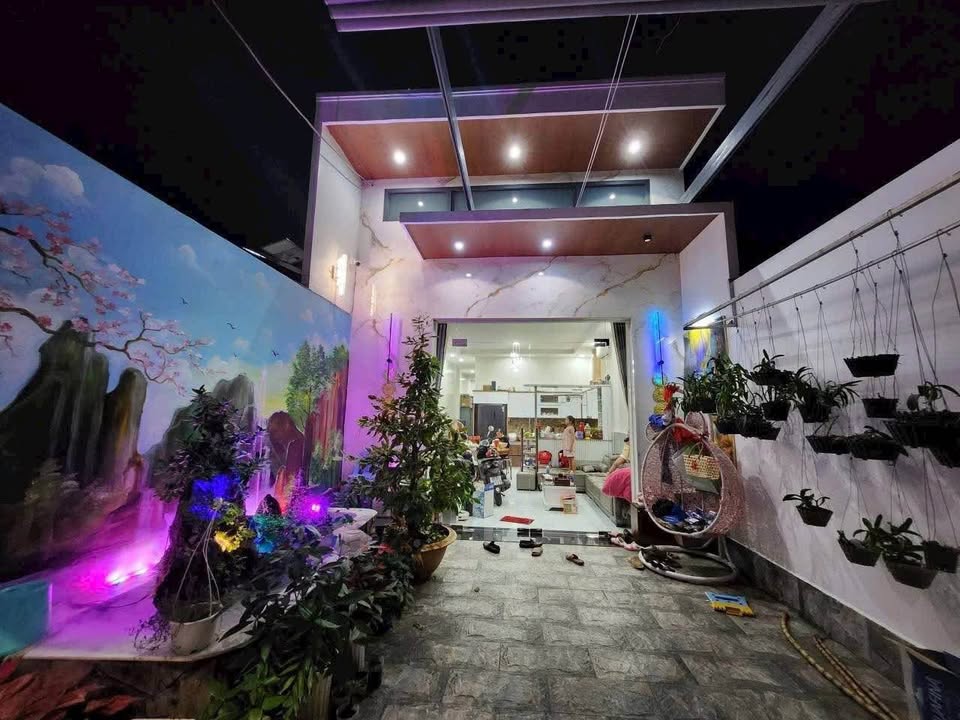 Bán nhà phố tại Nguyễn Tri Phương, Cần Thơ 100m² giá 1.3 tỷ - Thiết kế sang trọng, thời thượng!