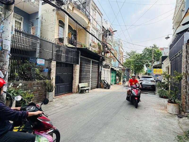 Khách sạn 123m² tại Tây Thạnh, Tân Phú giá 16 tỷ - Đầu tư sinh lời ngay!