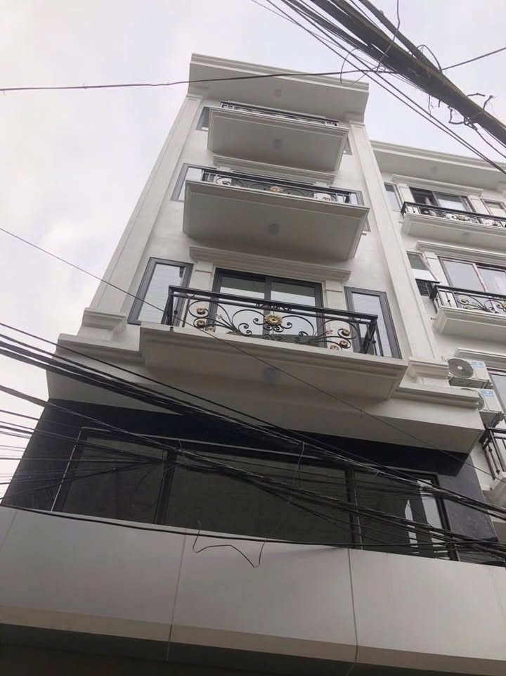 Nhà mặt phố Cầu Bươu, 40m², giá 7.7 tỷ - Lô góc 2 mặt tiền, kinh doanh thuận lợi!