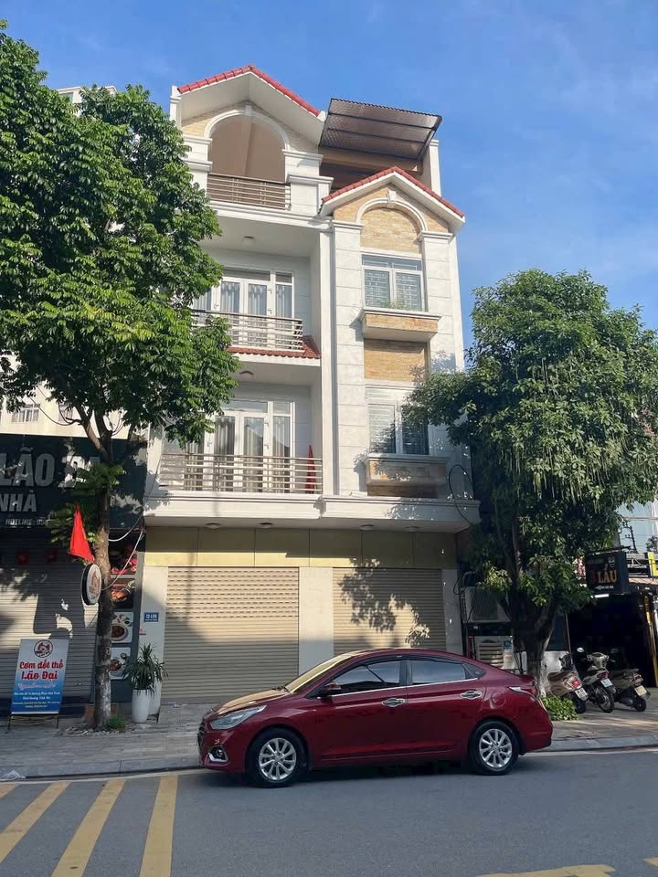 Nhà phố 4 tầng tại Phố Phan Chu Trinh, Vĩnh Yên 140m² giá 13.5 tỷ - Đầu tư sinh lời tuyệt vời!