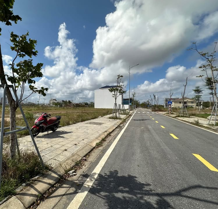 Đất nền OTT4 Thủy Thanh 150m² giá 5.1 tỷ - Vị trí đẹp gần Đại học FPT!