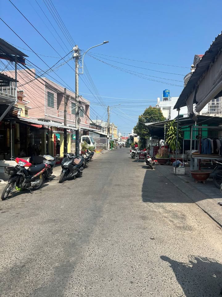 Nhà mặt tiền đường Trương Vĩnh Ký, Rạch Giá 135m² giá 2.59 tỷ - Cơ hội kinh doanh lý tưởng!